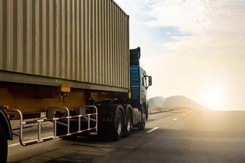 Why You Should Consider Using a Freight Trailer to Move Long Distance
